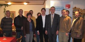 Kreisrat Fritz Fuchs (4. v.r.) leitet den neu gegründeten überparteilichen Umweltarbeitskreis der Landkreis-SPD