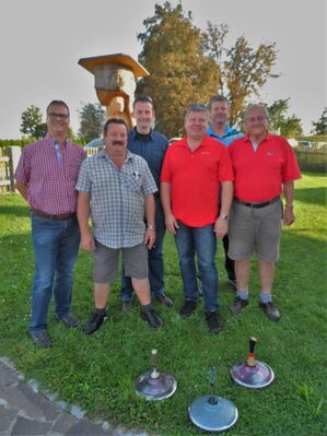 Siegerteam mit Organisator Stefan Diewald und SPD-Kreisvorsitzendem Martin Kreutz und Stadtrat Markus Kiefl aus Bogen