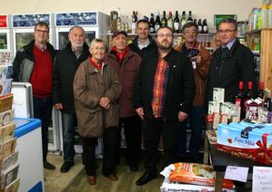 Überzeugten sich von der Qualität und der Vielfalt des Angebotes im Irlbacher Dorfladen